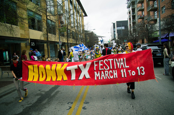 HonkTX 2011: Street Parade (Academicos Da Opera)